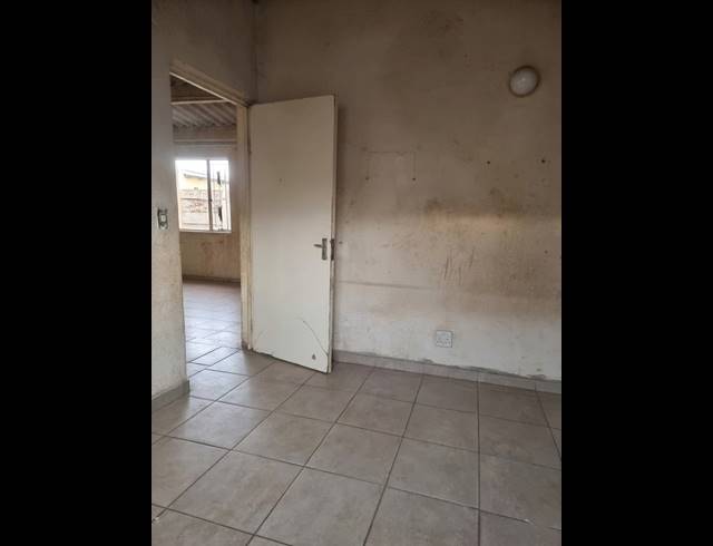 2 BEDROOM HOUSE FOR SALE IN STRETFORD